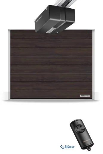 Hörmann RenoMatic szekcionált garázskapu | Decocolor lakkozott felület | M-bordás mintázat | Night Oak szín | DuraMatic meghajtás